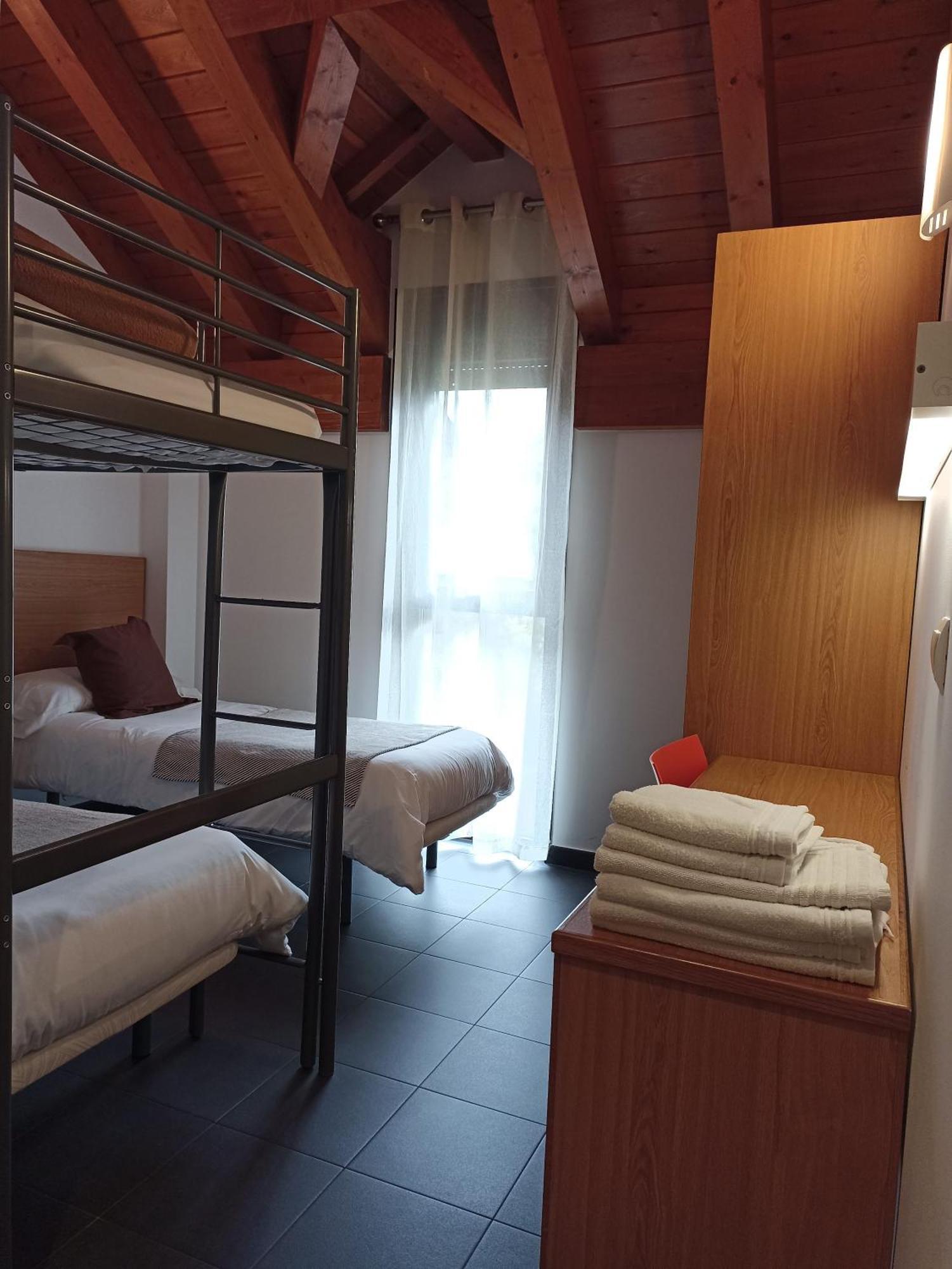 Albergue Francisco Giner De Los Rios Villablino Luaran gambar